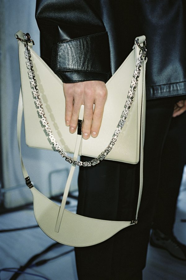 FR ULEIN CRUSH GIVENCHY CUT OUT BAG Fr ulein Magazin